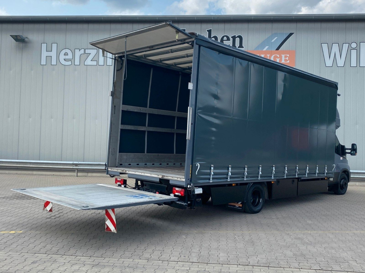 Iveco Daily Hi-Matic 70 C 21 Topsleeper | LBW 1,00to. - Dostavno vozilo s ponjavo: slika 5 Iveco Daily Hi-Matic 70 C 21 Topsleeper | LBW 1,00to. - Dostavno vozilo s ponjavo: slika 5