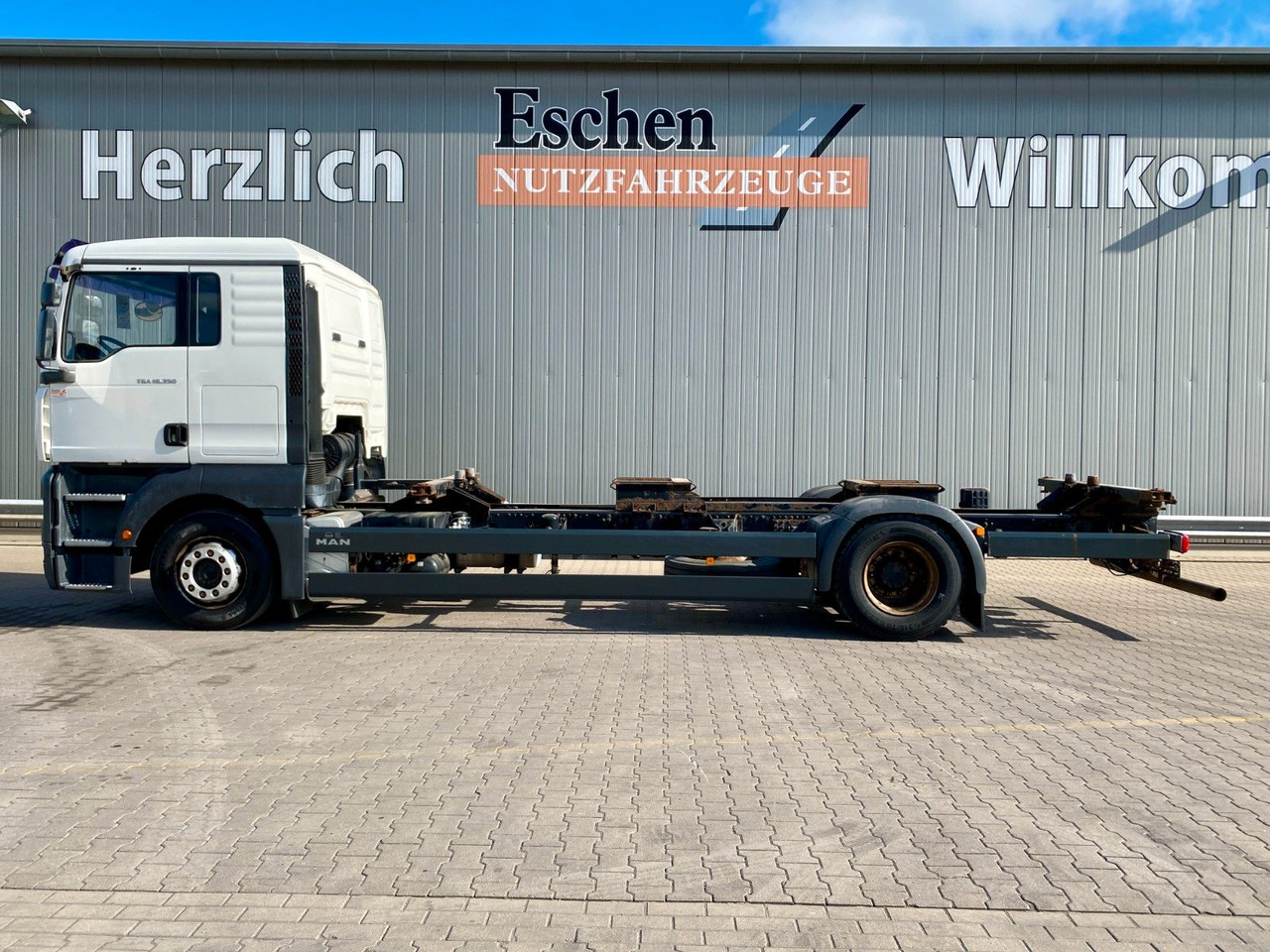 MAN TGA 18.350 LL Fahrschule*Driving school*5 Sitze MAN TGA 18.350 LL Fahrschule*Driving school*5 Sitze - Kontejnerski tovornjak/ Tovornjak z zamenljivim tovoriščem: slika 2 MAN TGA 18.350 LL Fahrschule*Driving school*5 Sitze MAN TGA 18.350 LL Fahrschule*Driving school*5 Sitze - Kontejnerski tovornjak/ Tovornjak z zamenljivim tovoriščem: slika 2