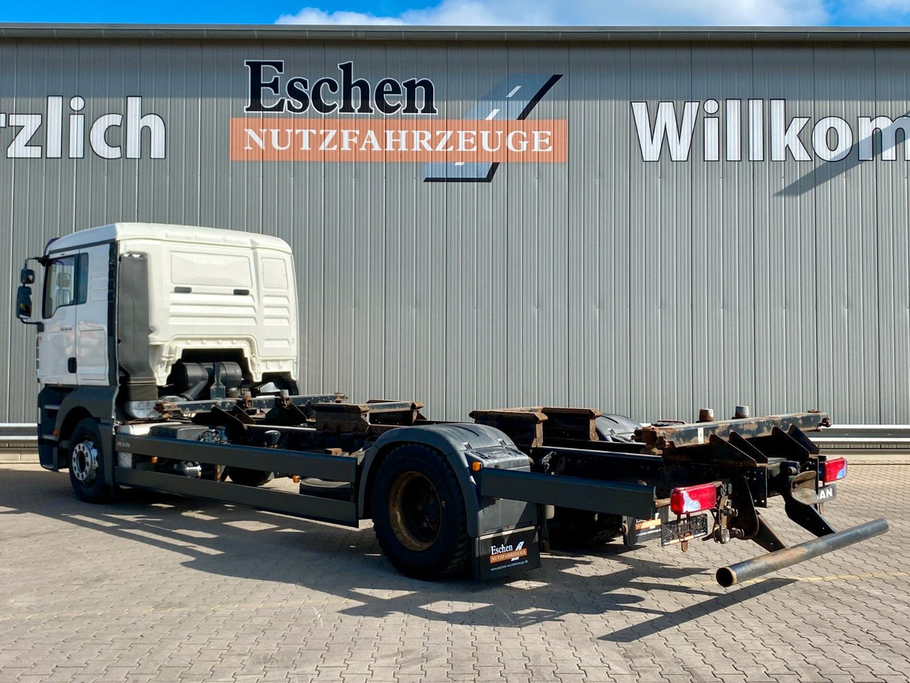 MAN TGA 18.350 LL Fahrschule*Driving school*5 Sitze MAN TGA 18.350 LL Fahrschule*Driving school*5 Sitze - Tovornjak s kesonom: slika 3 MAN TGA 18.350 LL Fahrschule*Driving school*5 Sitze MAN TGA 18.350 LL Fahrschule*Driving school*5 Sitze - Tovornjak s kesonom: slika 3