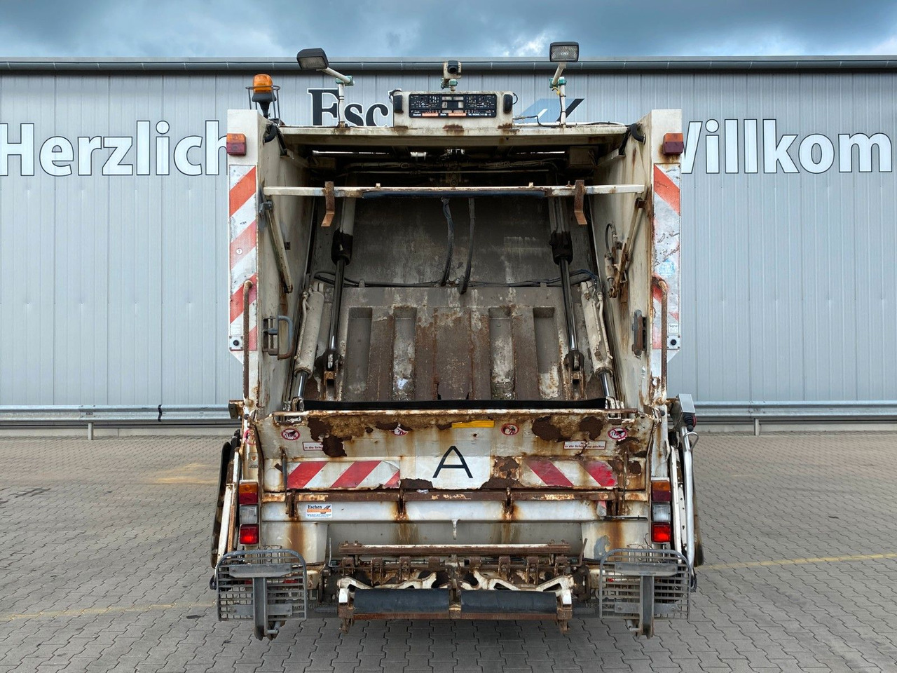 MAN TGS 26.320 6x2-4 | Zöller Medium X2EC24*3x Sitze - Smetarski tovornjak: slika 4 MAN TGS 26.320 6x2-4 | Zöller Medium X2EC24*3x Sitze - Smetarski tovornjak: slika 4
