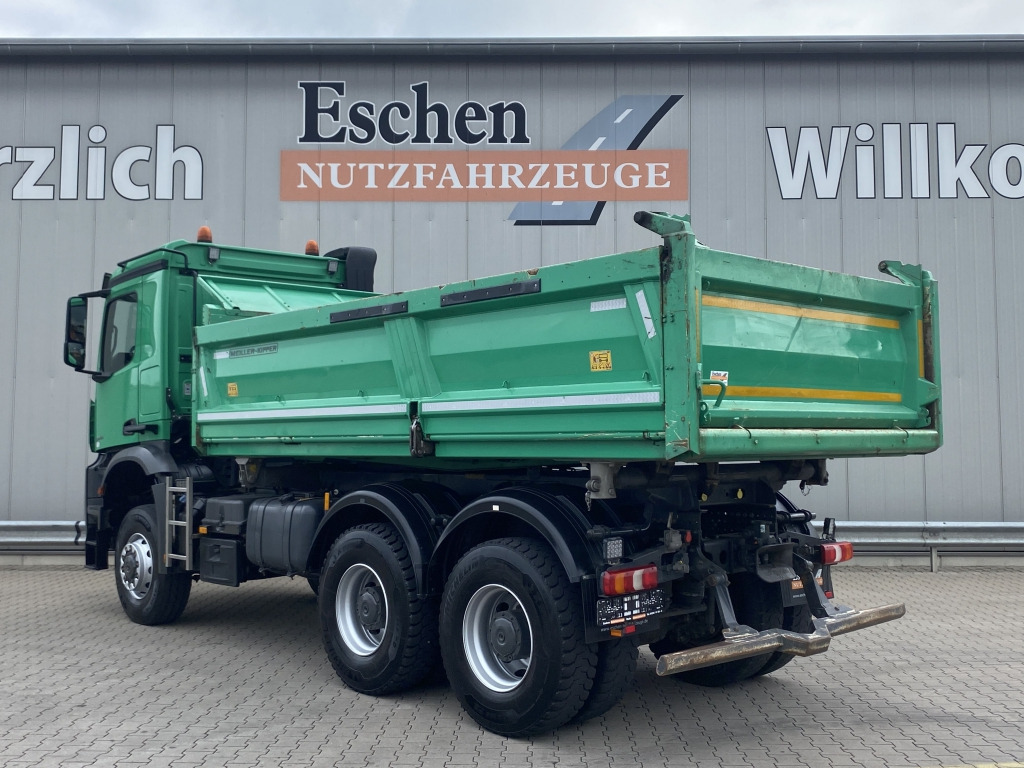 Mercedes-Benz 3345 6x6 Arocs - Tovornjak prekucnik: slika 4 Mercedes-Benz 3345 6x6 Arocs - Tovornjak prekucnik: slika 4