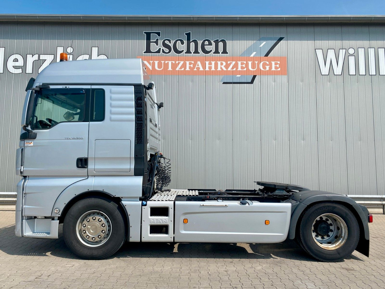 MAN TGX 18.500 BLS | XLX*ACC*Navi*Retarder*2x Tank - Vlačilec: slika 2 MAN TGX 18.500 BLS | XLX*ACC*Navi*Retarder*2x Tank - Vlačilec: slika 2