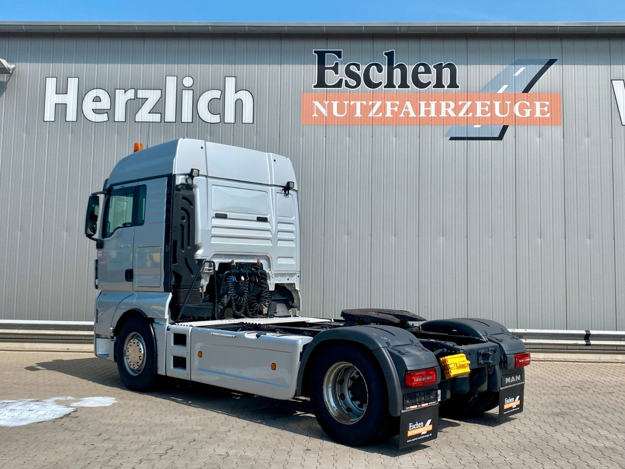 MAN TGX 18.500 BLS | XLX*ACC*Navi*Retarder*2x Tank - Vlačilec: slika 3 MAN TGX 18.500 BLS | XLX*ACC*Navi*Retarder*2x Tank - Vlačilec: slika 3