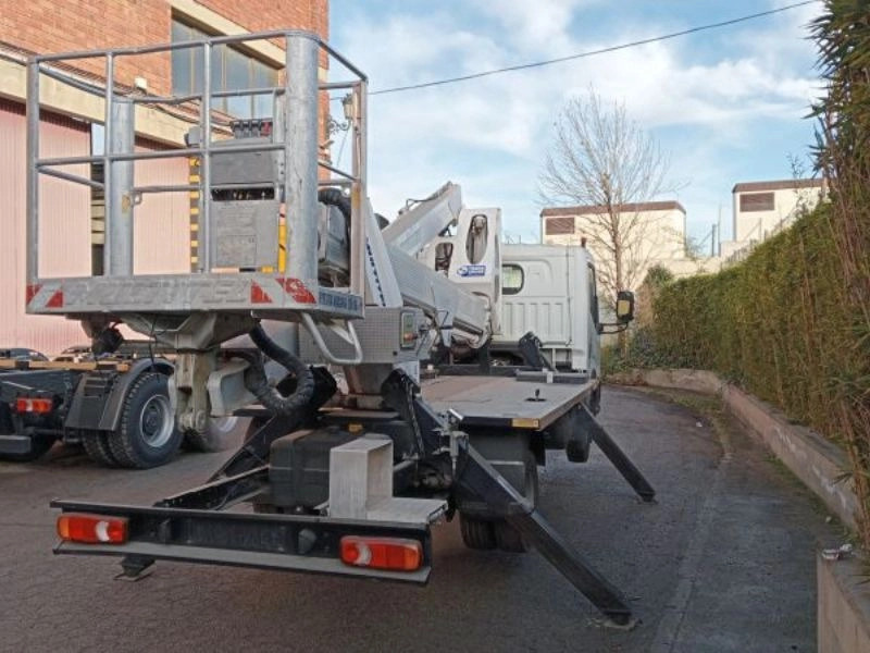 MULTITEL NISSAN NT 400 + HX 195 - Dvižna ploščad montirana na tovornjak: slika 3 MULTITEL NISSAN NT 400 + HX 195 - Dvižna ploščad montirana na tovornjak: slika 3