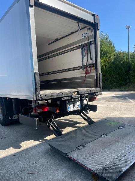 Scania R 320 - Tovornjak hladilnik: slika 5 Scania R 320 - Tovornjak hladilnik: slika 5