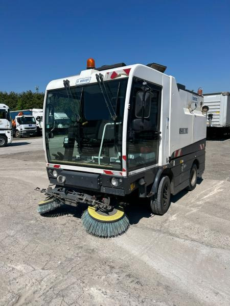 Schmidt Clingo 500 Compact 400 - Vozilo za pometanje: slika 1 Schmidt Clingo 500 Compact 400 - Vozilo za pometanje: slika 1