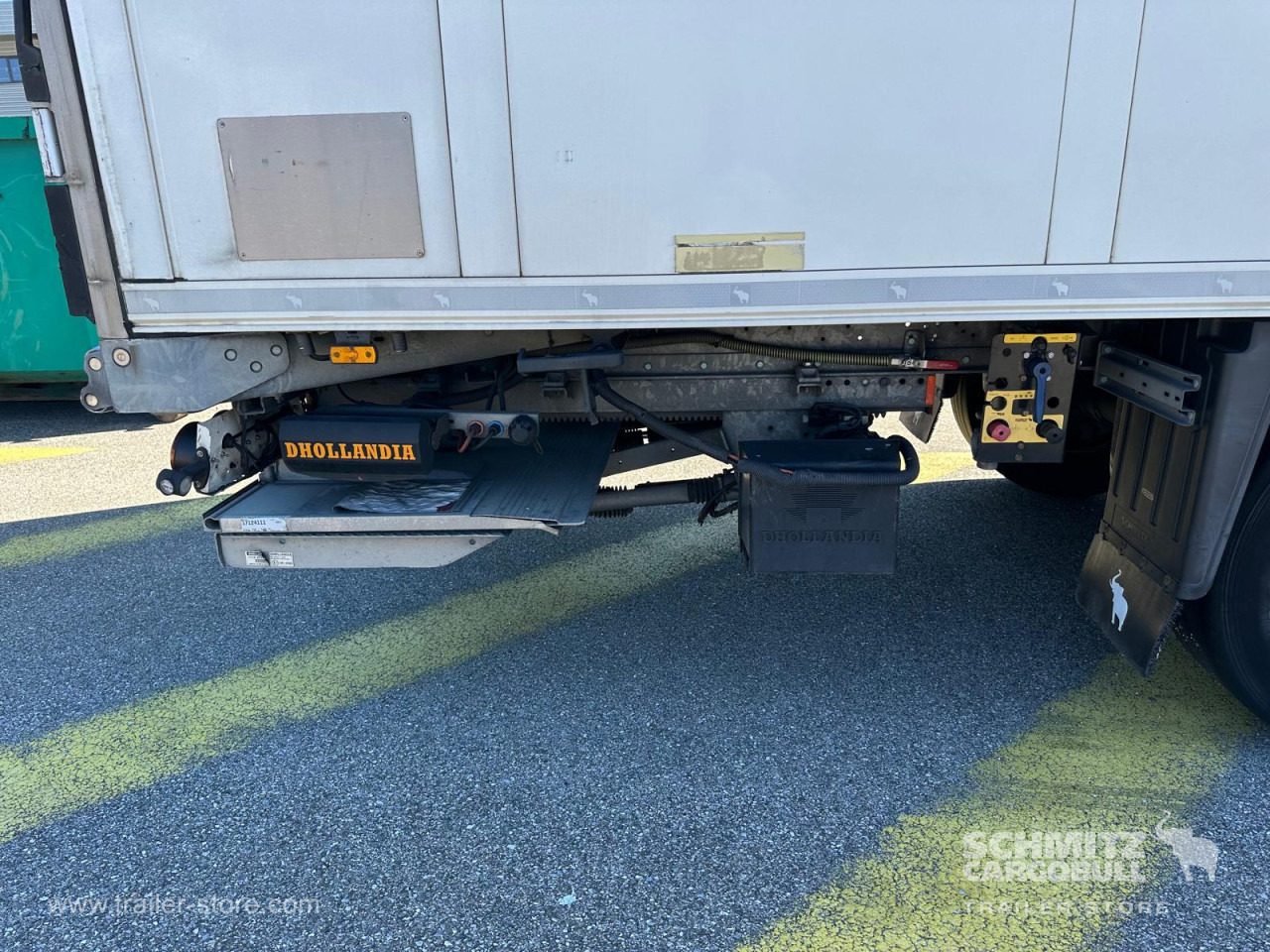 SCHMITZ Reefer Multitemp Double deck Taillift - Izotermična polprikolica: slika 2 SCHMITZ Reefer Multitemp Double deck Taillift - Izotermična polprikolica: slika 2