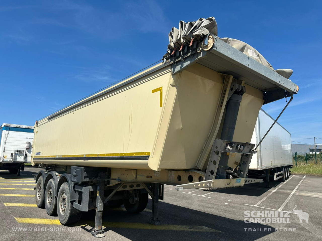 SCHMITZ Tipper Alu-square sided body 28m³ - Kiper polprikolica: slika 1 SCHMITZ Tipper Alu-square sided body 28m³ - Kiper polprikolica: slika 1