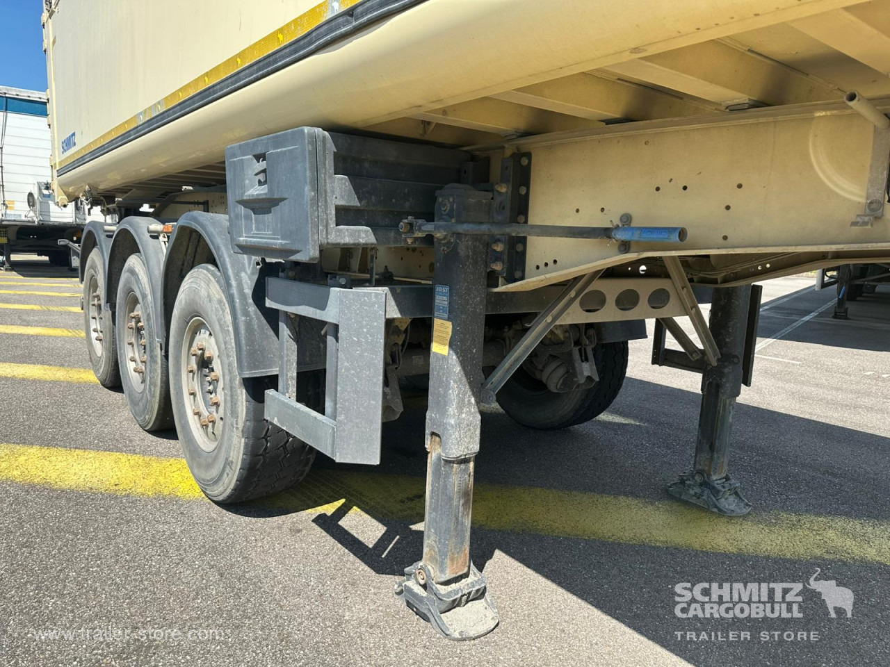 SCHMITZ Tipper Alu-square sided body 28m³ - Kiper polprikolica: slika 2 SCHMITZ Tipper Alu-square sided body 28m³ - Kiper polprikolica: slika 2