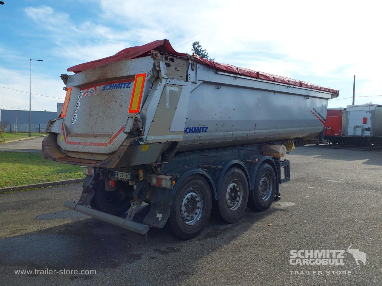 SCHMITZ Tipper Steel half pipe body 25m³ - Kiper polprikolica: slika 5 SCHMITZ Tipper Steel half pipe body 25m³ - Kiper polprikolica: slika 5