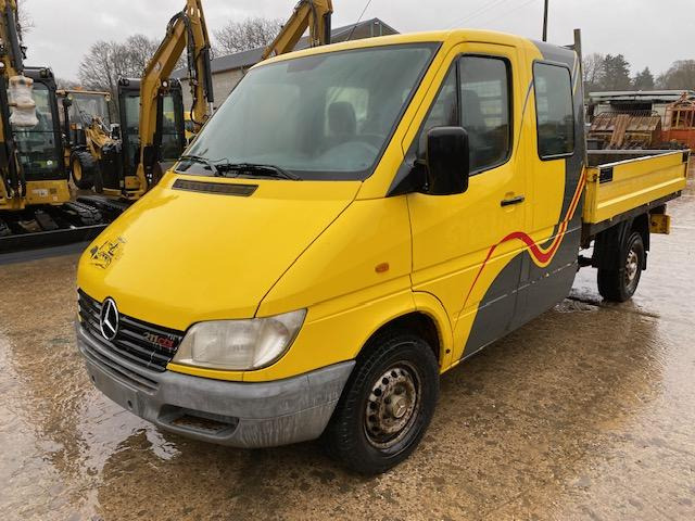 Mercedes 211 CDI B2C - Dostavno vozilo s kesonom, Dostavno vozilo z dvojno kabino: slika 1 Mercedes 211 CDI B2C - Dostavno vozilo s kesonom, Dostavno vozilo z dvojno kabino: slika 1