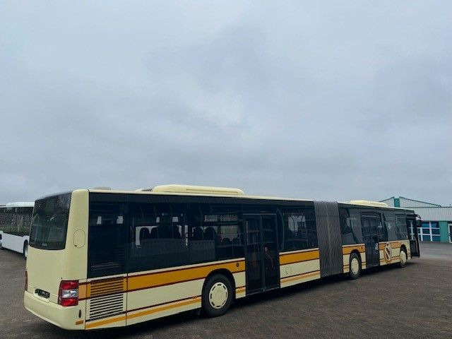 MAN A 23 Lions City Gelenkbus KLIMA 60 Sitze GURTE - Zgibni avtobus: slika 4 MAN A 23 Lions City Gelenkbus KLIMA 60 Sitze GURTE - Zgibni avtobus: slika 4