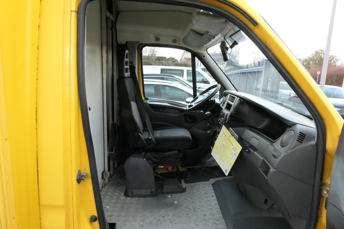 Interior photo 1: Dostavno vozilo z zabojnikom IVECO Daily 35 S11 C30C AUTOMATIK KAMERA MAXI Regale D