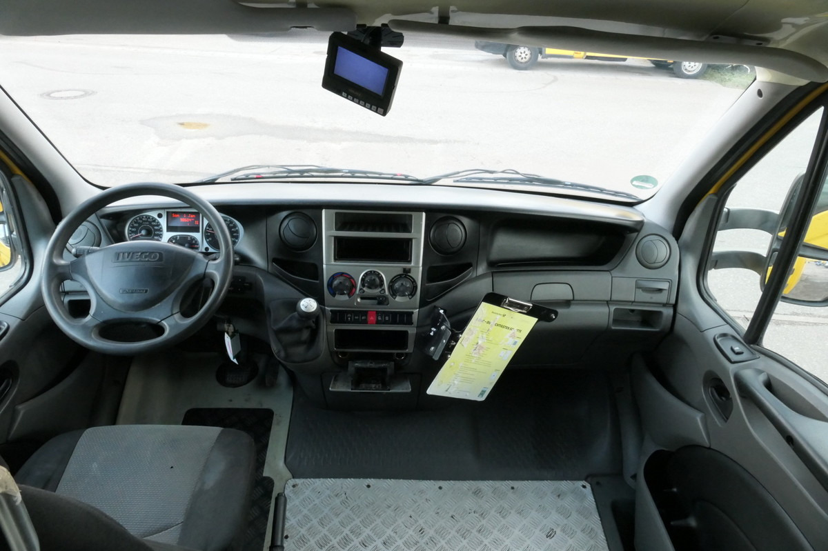 Interior photo 2: Dostavno vozilo z zabojnikom IVECO Daily 35 S11 C30C AUTOMATIK KAMERA MAXI Regale D