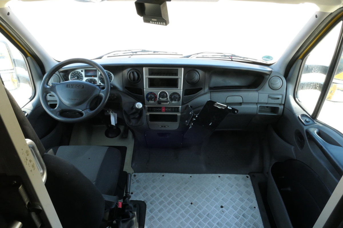 Interior photo 1: Dostavno vozilo z zabojnikom IVECO Daily 35 S11 C30C AUTOMATIK KAMERA MAXI Regale D