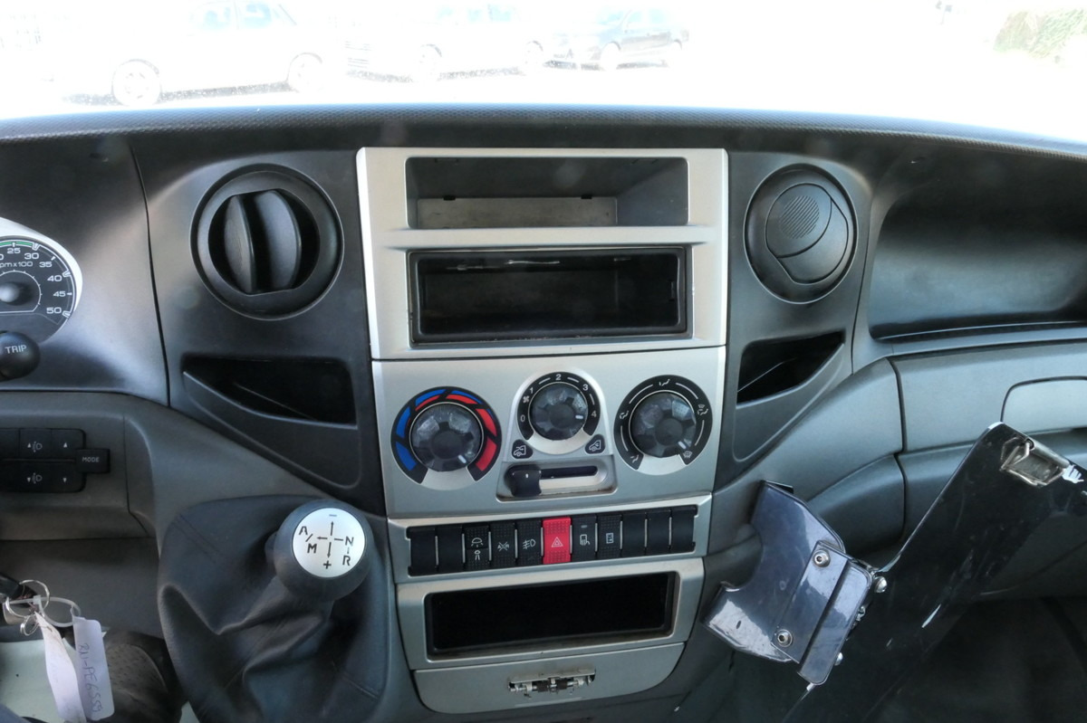 Dostavno vozilo z zabojnikom IVECO Daily 35 S11 C30C AUTOMATIK KAMERA MAXI Regale D: slika 9