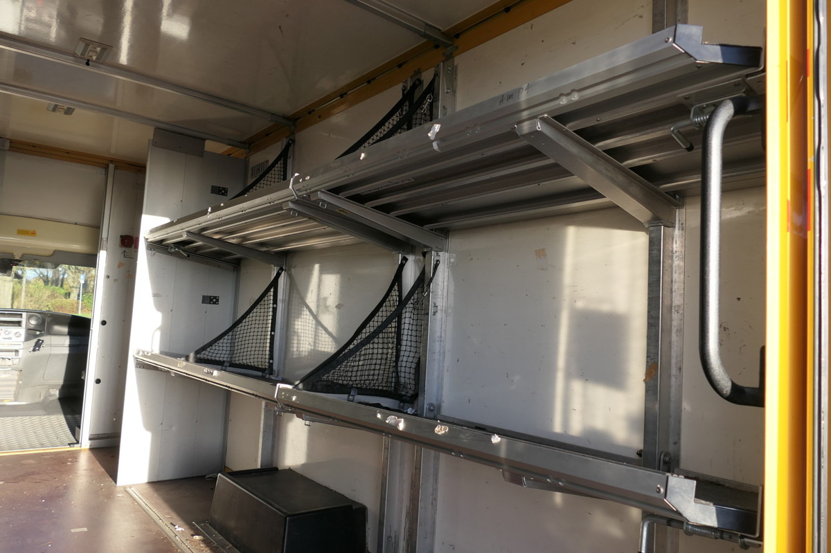 Dostavno vozilo z zabojnikom IVECO Daily 35 S11 C30C AUTOMATIK KAMERA Regale LUFT D: slika 8 Dostavno vozilo z zabojnikom IVECO Daily 35 S11 C30C AUTOMATIK KAMERA Regale LUFT D: slika 8