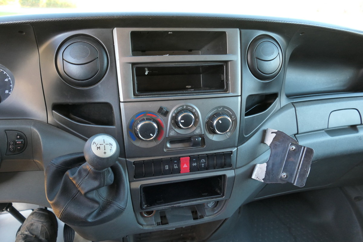 Dostavno vozilo z zabojnikom IVECO Daily 35 S11 C30C AUTOMATIK KAMERA Regale LUFT D: slika 10 Dostavno vozilo z zabojnikom IVECO Daily 35 S11 C30C AUTOMATIK KAMERA Regale LUFT D: slika 10