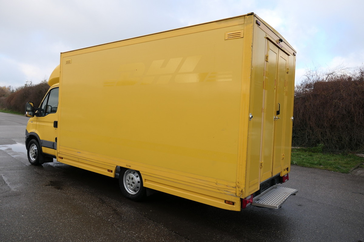 IVECO Daily 35 S11 C30C KURZ AUTOMATIK KAMERA Regale L - Dostavno vozilo z zabojnikom: slika 4 IVECO Daily 35 S11 C30C KURZ AUTOMATIK KAMERA Regale L - Dostavno vozilo z zabojnikom: slika 4