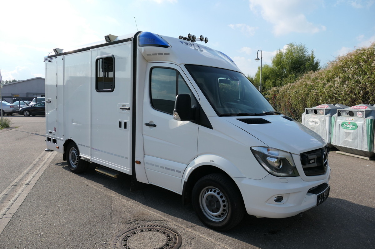 MERCEDES-BENZ 319 Sprinter 6-Zylinder Rettungswagen Strobel - Reševalno vozilo: slika 3 MERCEDES-BENZ 319 Sprinter 6-Zylinder Rettungswagen Strobel - Reševalno vozilo: slika 3