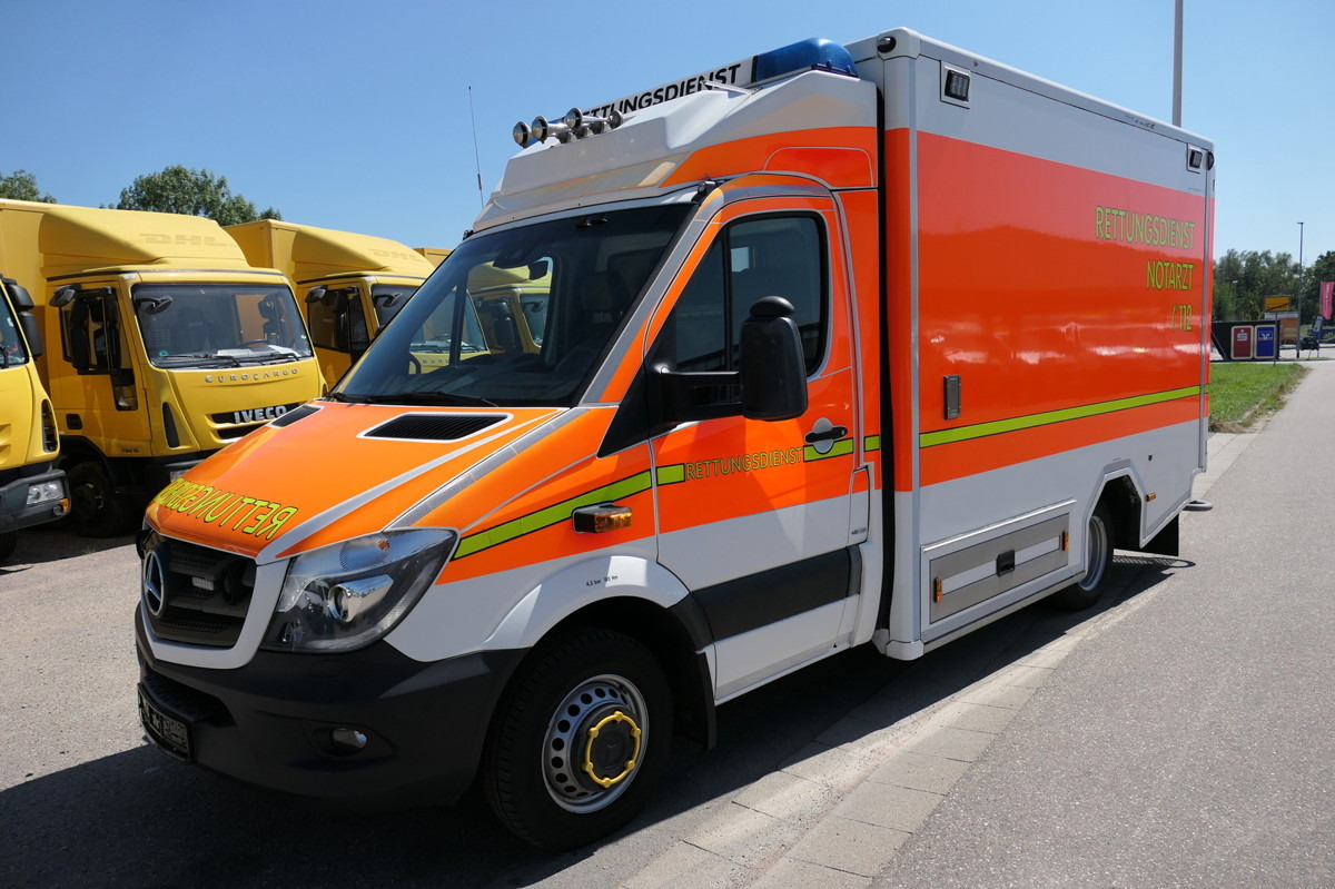 MERCEDES-BENZ Sprinter 519 CDI Klima Krankenwagen - Reševalno vozilo: slika 2 MERCEDES-BENZ Sprinter 519 CDI Klima Krankenwagen - Reševalno vozilo: slika 2