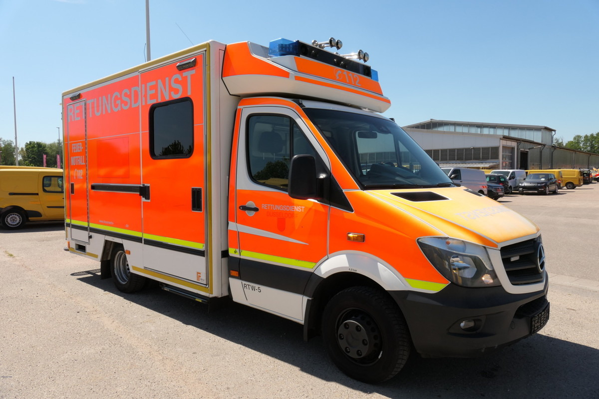MERCEDES-BENZ Sprinter 519 CDI Klima Krankenwagen - Reševalno vozilo: slika 2 MERCEDES-BENZ Sprinter 519 CDI Klima Krankenwagen - Reševalno vozilo: slika 2