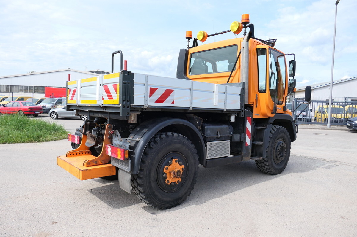 UNIMOG U400 405/12 AHK KLIMA ZAPFWELLE vorn SFZ KOMMUN - Tovornjak s kesonom, Komunalno/ Posebno vozilo: slika 5 UNIMOG U400 405/12 AHK KLIMA ZAPFWELLE vorn SFZ KOMMUN - Tovornjak s kesonom, Komunalno/ Posebno vozilo: slika 5