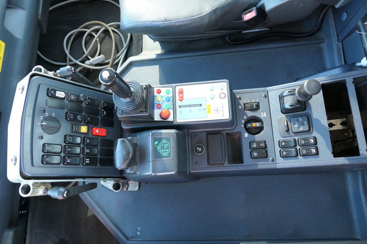 Tovornjak prekucnik UNIMOG U400 Euro5 Typ 405 VarioPilot 6 Zylinder SFZ KOM: slika 17 Tovornjak prekucnik UNIMOG U400 Euro5 Typ 405 VarioPilot 6 Zylinder SFZ KOM: slika 17