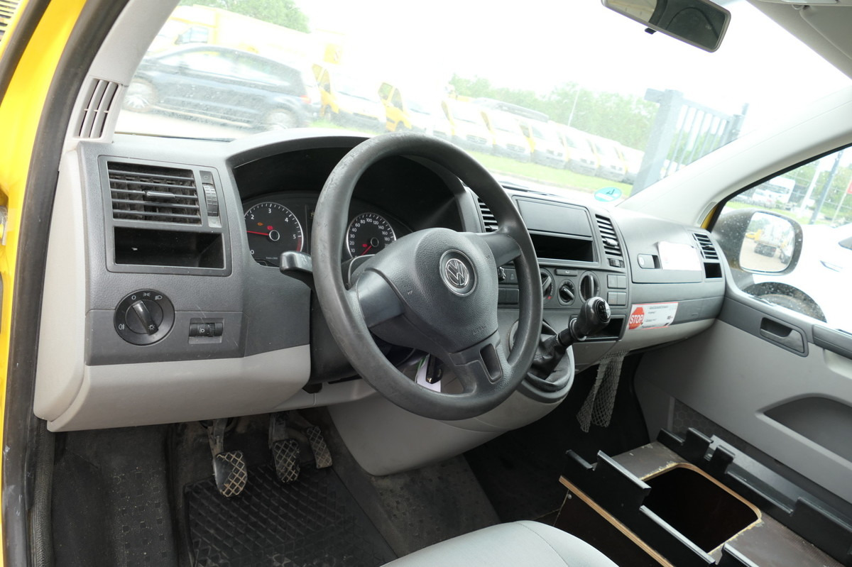 Interior photo 1: Mali kombi VW T5 Transporter 2.0 TDI PARKTRONIK EURO-5 2xSCHIE Interior photo 1: Mali kombi VW T5 Transporter 2.0 TDI PARKTRONIK EURO-5 2xSCHIE