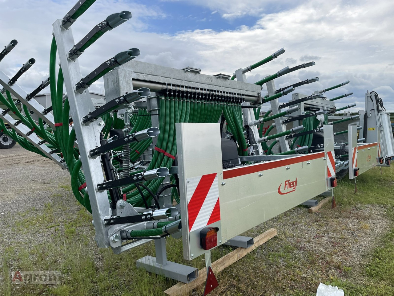 Fliegl Schleppschuhverteiler Compact 6,0 m - Vbrizgalnik za gnojnico: slika 4 Fliegl Schleppschuhverteiler Compact 6,0 m - Vbrizgalnik za gnojnico: slika 4
