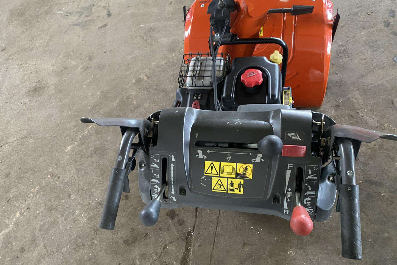 -Kita- Husqvarna ST276EP - Snežni puhalnik: slika 4 -Kita- Husqvarna ST276EP - Snežni puhalnik: slika 4