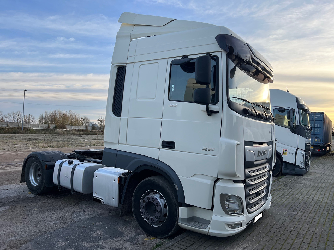 - Vlačilec: slika 4 - Vlačilec: slika 4