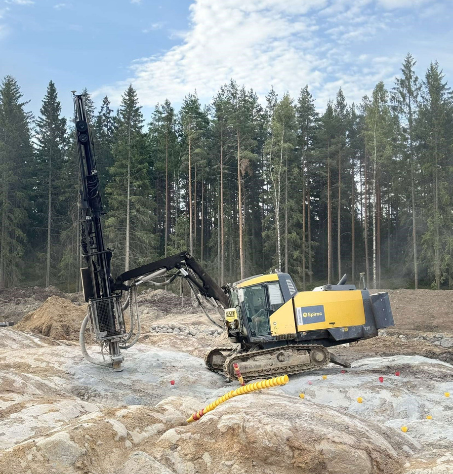 Atlas Copco (Epiroc) SmartROC T35 - Vrtalna naprava: slika 1 Atlas Copco (Epiroc) SmartROC T35 - Vrtalna naprava: slika 1