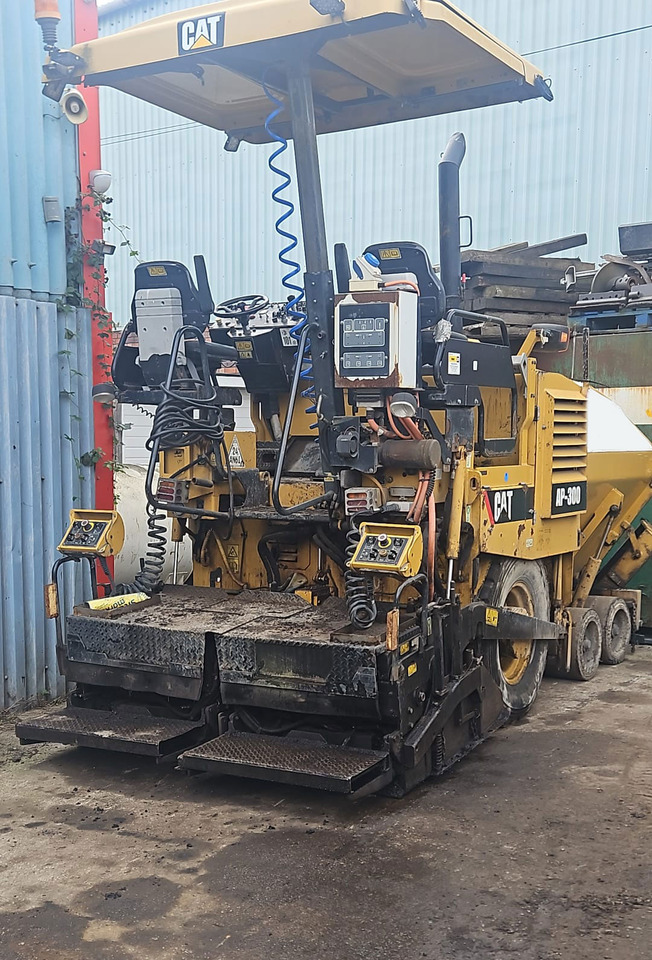 Caterpillar AP300D - Asfaltni finišer: slika 3 Caterpillar AP300D - Asfaltni finišer: slika 3