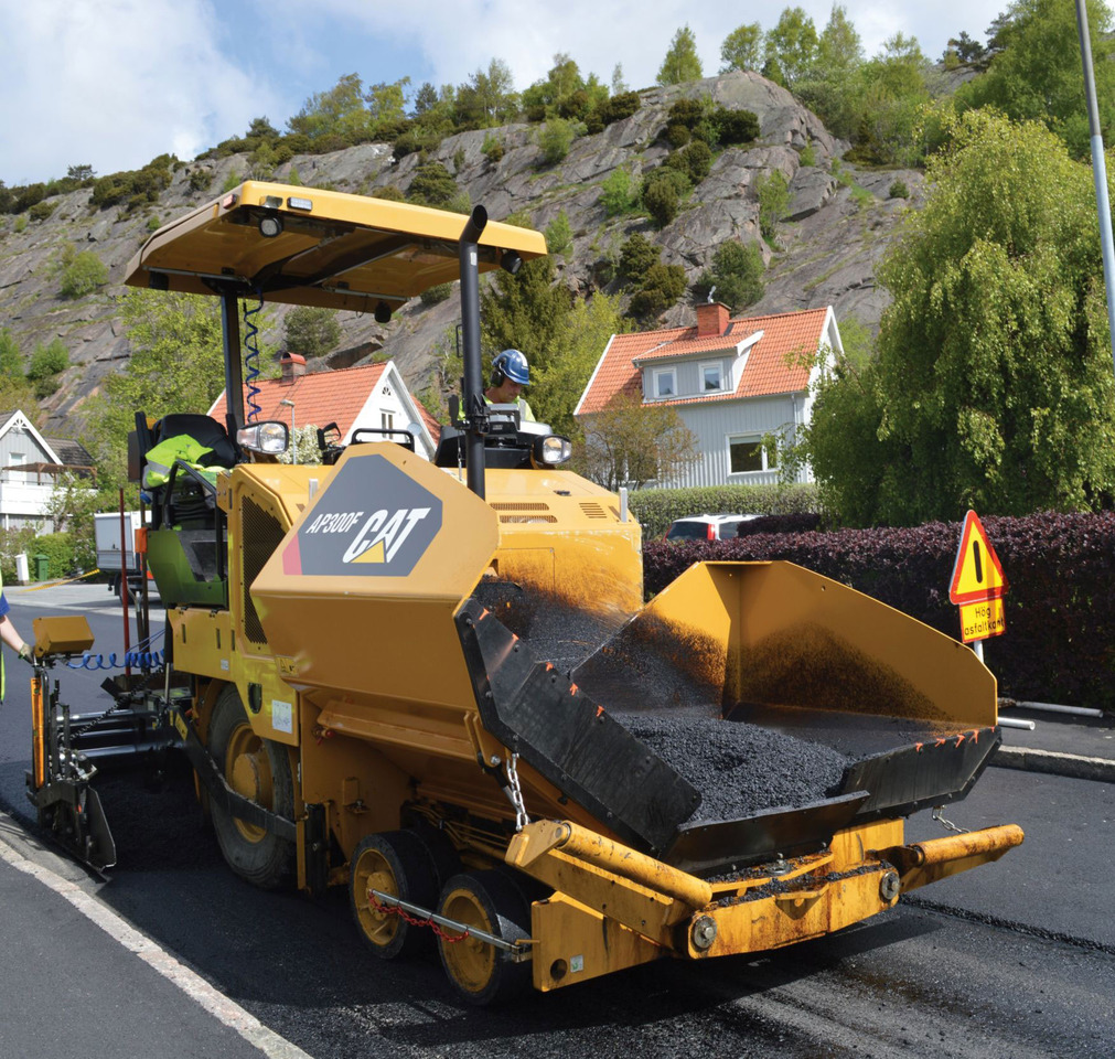 Caterpillar AP300F - Asfaltni finišer: slika 1 Caterpillar AP300F - Asfaltni finišer: slika 1