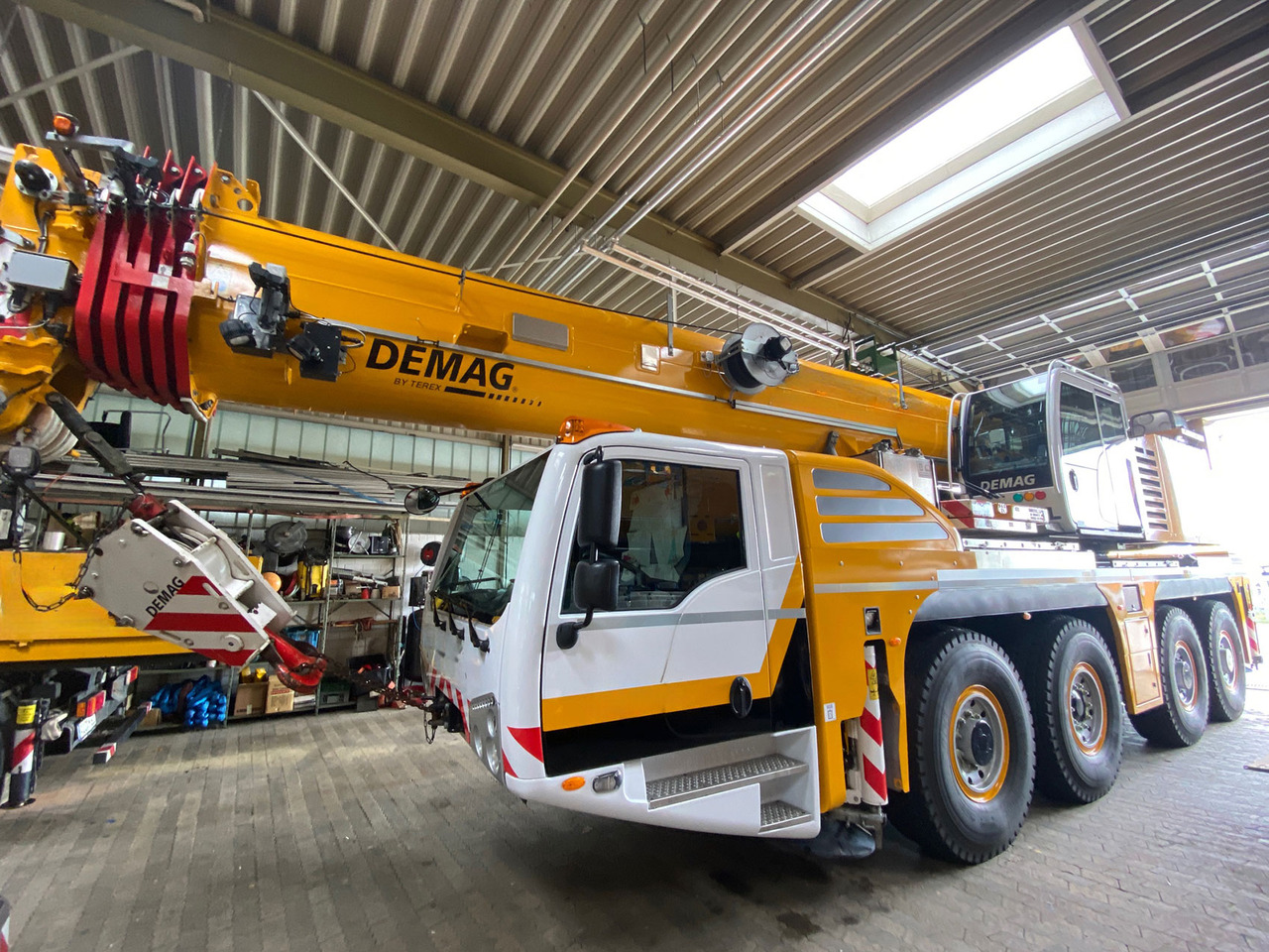 Demag AC 100-4L - Avtodvigalo: slika 1 Demag AC 100-4L - Avtodvigalo: slika 1