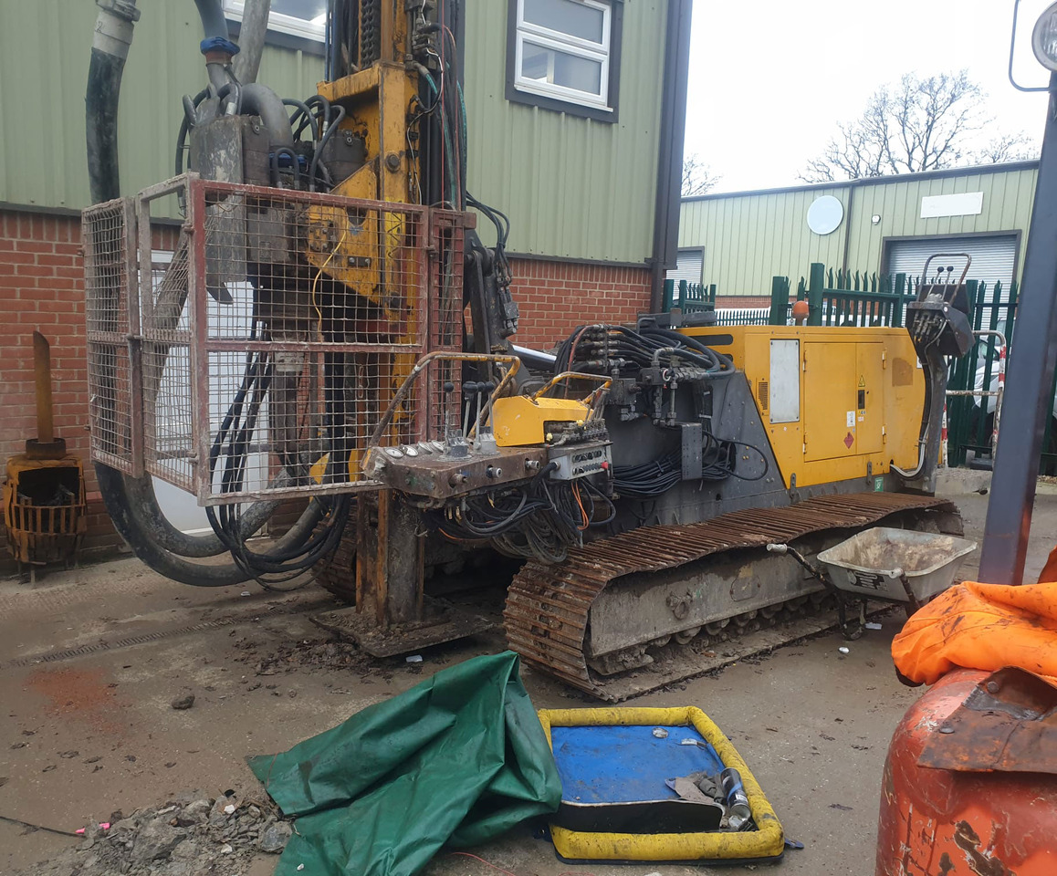 Klemm KR 709-2 - Pilotno hidravlično kladivo: slika 1 Klemm KR 709-2 - Pilotno hidravlično kladivo: slika 1