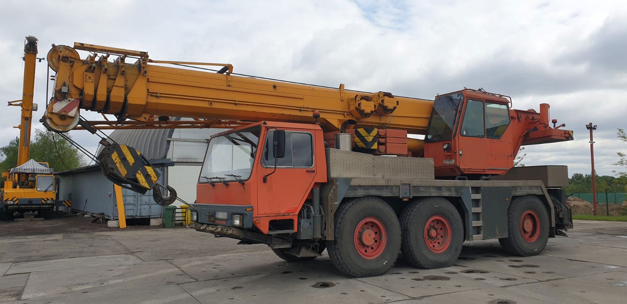 Liebherr LTM 1050-1 - Avtodvigalo: slika 2 Liebherr LTM 1050-1 - Avtodvigalo: slika 2