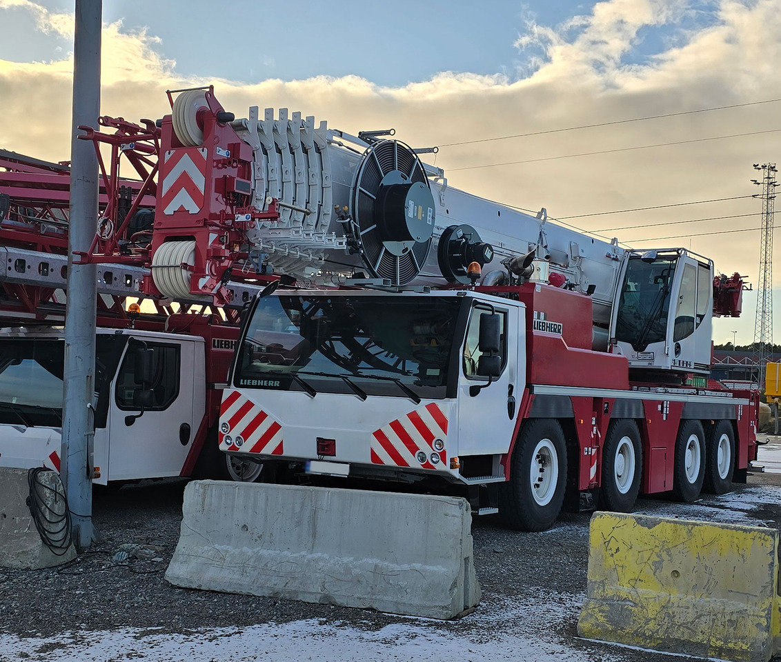 Liebherr LTM 1120-4.1 - Avtodvigalo: slika 1 Liebherr LTM 1120-4.1 - Avtodvigalo: slika 1