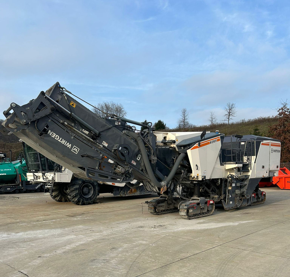 Wirtgen W 210 FI - Freza za asfalt: slika 2 Wirtgen W 210 FI - Freza za asfalt: slika 2
