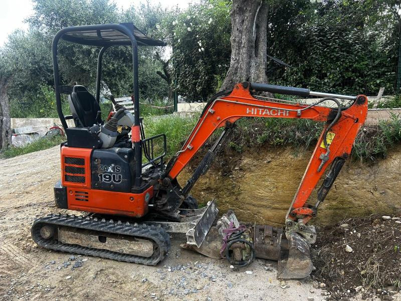 Hitachi zx19 - Mini bager: slika 1 Hitachi zx19 - Mini bager: slika 1