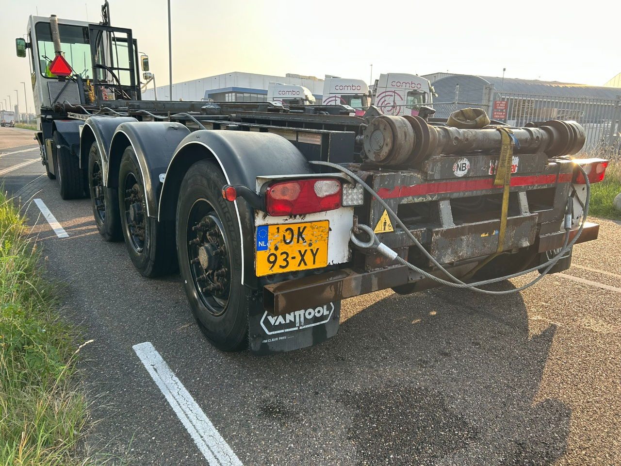 Diversen Cable system 90 tipping / disc brakes bpw / lifting axle / remote control - Kontejnerska polprikolica/ Polprikolica z zamenljivim tovoriščem: slika 4 Diversen Cable system 90 tipping / disc brakes bpw / lifting axle / remote control - Kontejnerska polprikolica/ Polprikolica z zamenljivim tovoriščem: slika 4