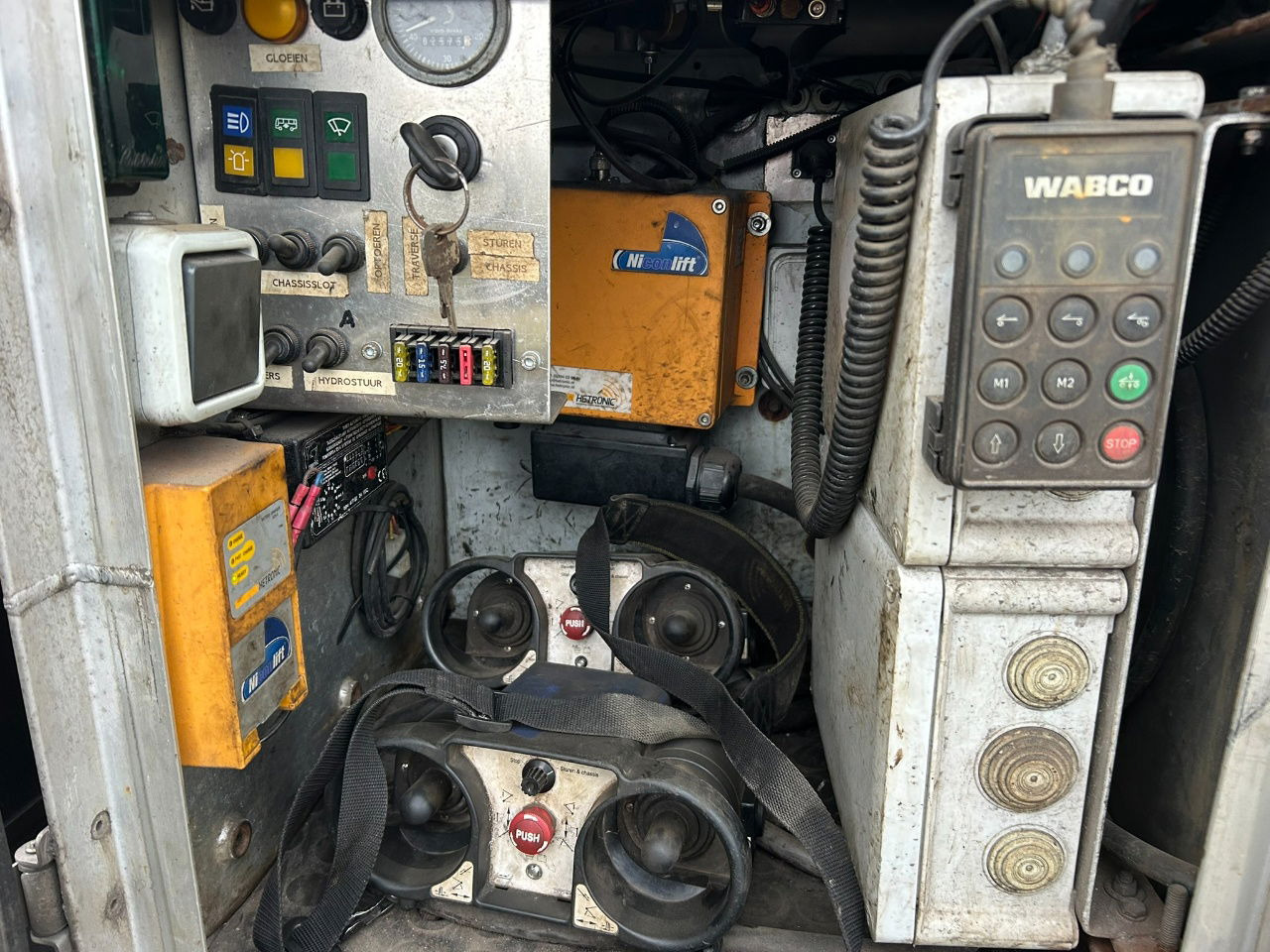 Hammar 195 HC / 20 ft, 2 x 20 ft 40 ft HC, power pack Diesel, Wireless controller 2 x, telescopic chassis - Kontejnerska polprikolica/ Polprikolica z zamenljivim tovoriščem: slika 5 Hammar 195 HC / 20 ft, 2 x 20 ft 40 ft HC, power pack Diesel, Wireless controller 2 x, telescopic chassis - Kontejnerska polprikolica/ Polprikolica z zamenljivim tovoriščem: slika 5