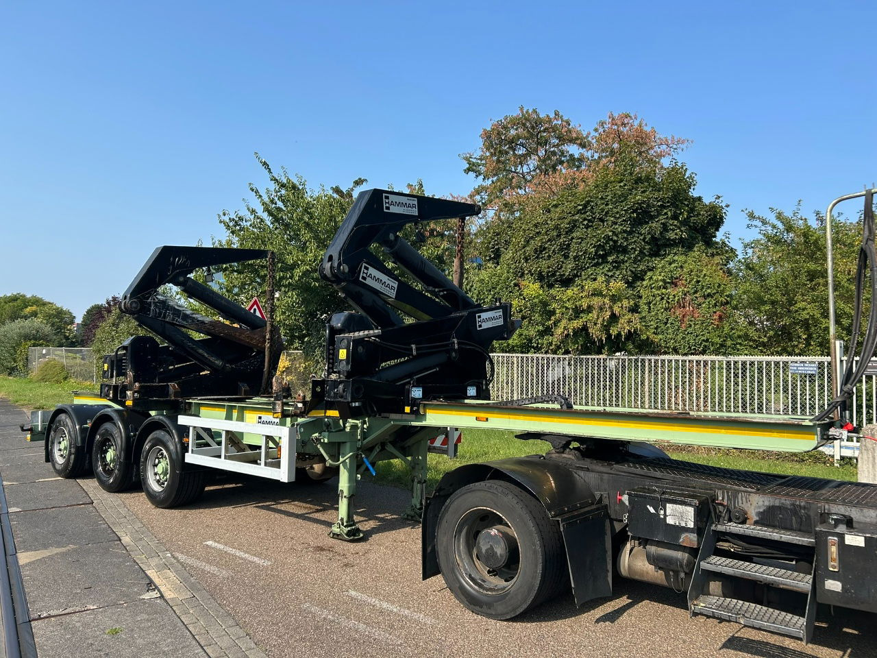 Hammar 195 HC / 20 ft, 2 x 20 ft 40 ft HC, power pack Diesel, Wireless controller 2 x, telescopic chassis - Kontejnerska polprikolica/ Polprikolica z zamenljivim tovoriščem: slika 1 Hammar 195 HC / 20 ft, 2 x 20 ft 40 ft HC, power pack Diesel, Wireless controller 2 x, telescopic chassis - Kontejnerska polprikolica/ Polprikolica z zamenljivim tovoriščem: slika 1