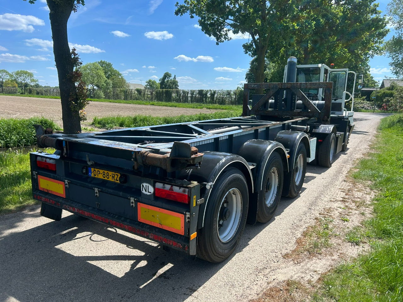 Van Hool 20 ft tipping / elect. 24 v / Tuf 3-2026 / Tyres 70 / Only 49500 km / t - Kontejnerska polprikolica/ Polprikolica z zamenljivim tovoriščem: slika 2 Van Hool 20 ft tipping / elect. 24 v / Tuf 3-2026 / Tyres 70 / Only 49500 km / t - Kontejnerska polprikolica/ Polprikolica z zamenljivim tovoriščem: slika 2
