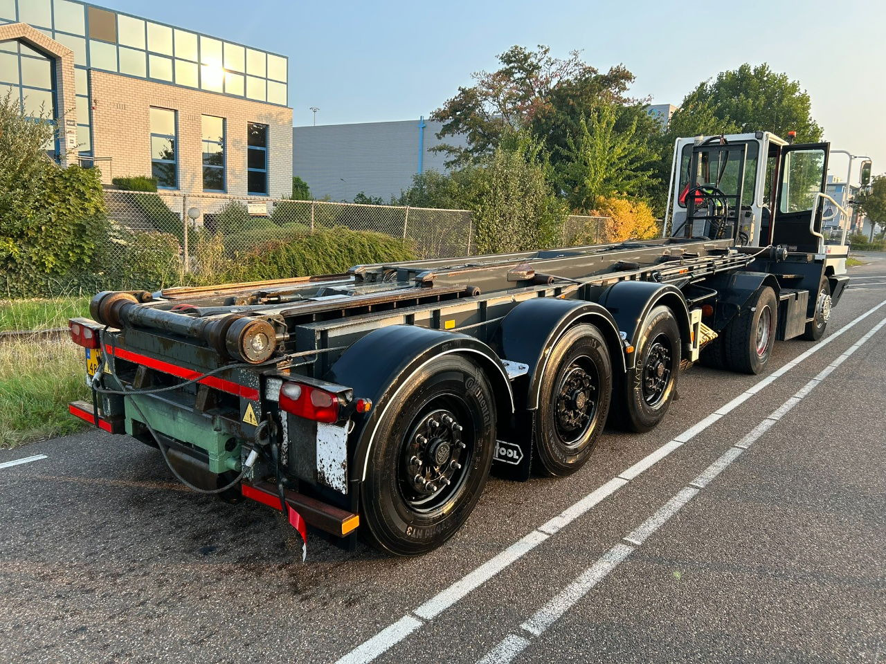 Van Hool Cable system 90 tipping / disc brakes bpw / lifting axle / remote control - Kontejnerska polprikolica/ Polprikolica z zamenljivim tovoriščem: slika 2 Van Hool Cable system 90 tipping / disc brakes bpw / lifting axle / remote control - Kontejnerska polprikolica/ Polprikolica z zamenljivim tovoriščem: slika 2