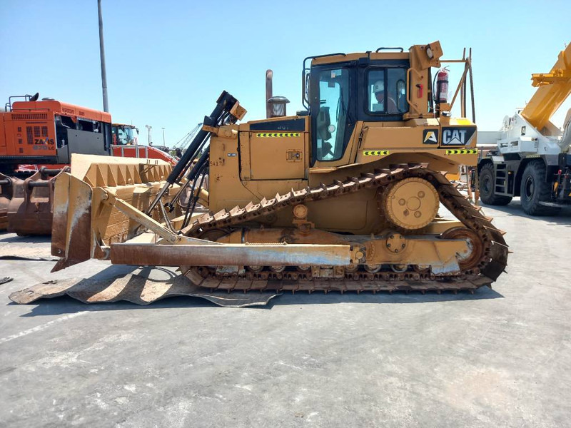 Cat D6T LGP (Abu Dhabi) - Buldožer: slika 1 Cat D6T LGP (Abu Dhabi) - Buldožer: slika 1