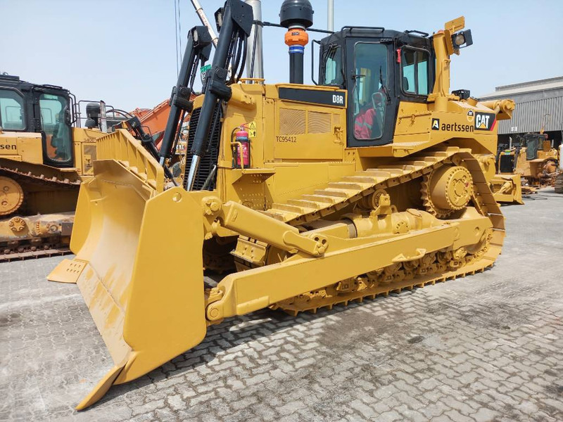 Cat D8R (Abu Dhabi) - Buldožer: slika 2 Cat D8R (Abu Dhabi) - Buldožer: slika 2
