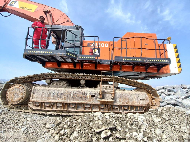 Hitachi EX1200-6 28m ( Abu Dhabi ) - Bager: slika 4 Hitachi EX1200-6 28m ( Abu Dhabi ) - Bager: slika 4