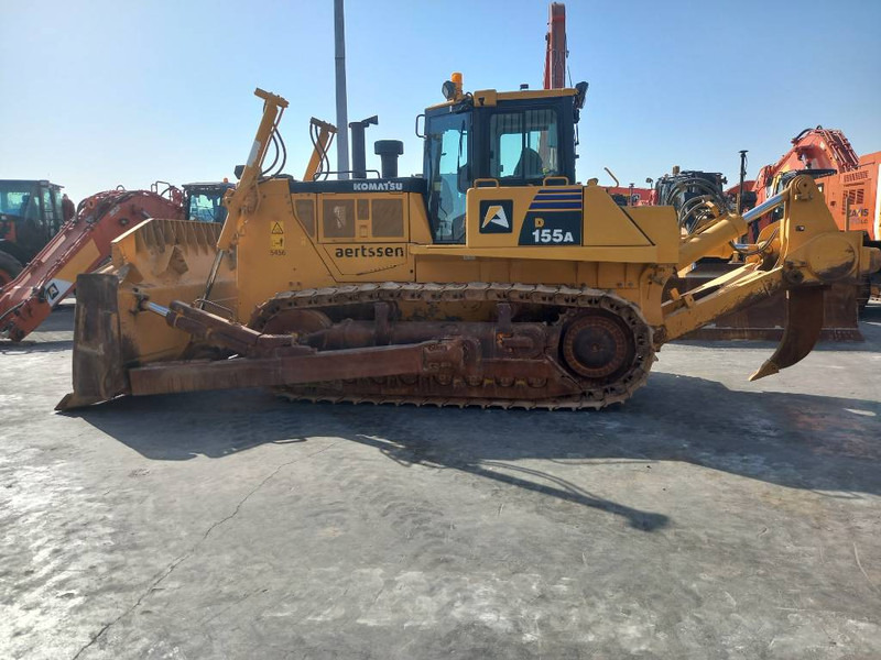 Komatsu D155A-6R (4 Pcs available in Abu Dhabi) - Buldožer: slika 1 Komatsu D155A-6R (4 Pcs available in Abu Dhabi) - Buldožer: slika 1